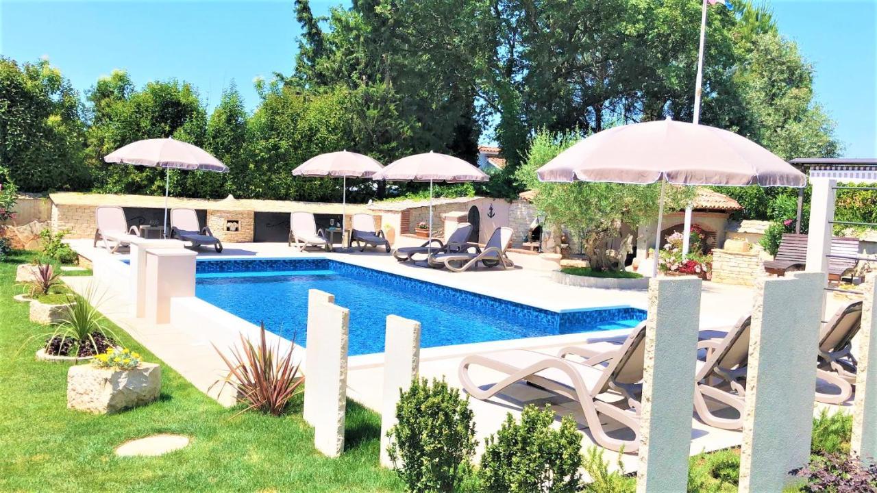 Apartment Villa Engel With Pool Пореч Екстериор снимка