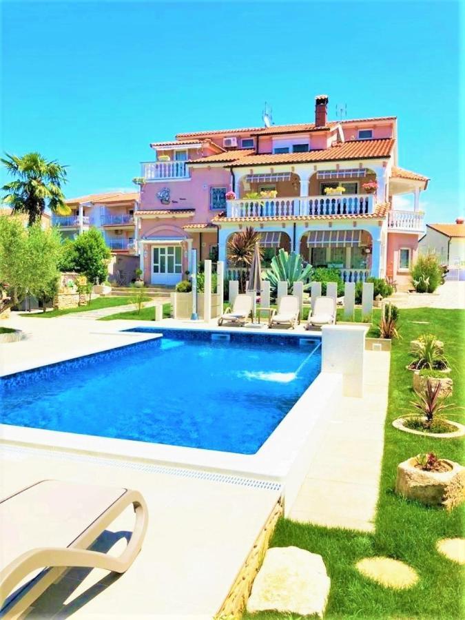 Apartment Villa Engel With Pool Пореч Екстериор снимка