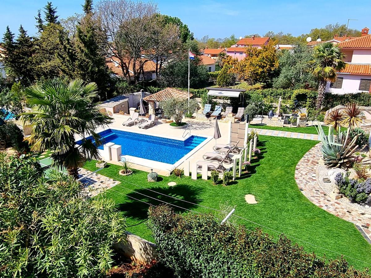 Apartment Villa Engel With Pool Пореч Екстериор снимка