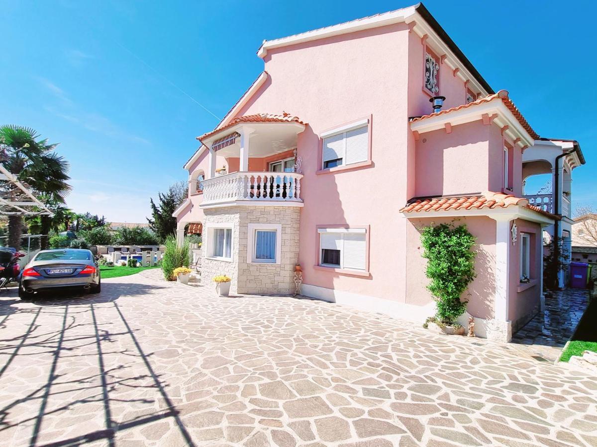 Apartment Villa Engel With Pool Пореч Екстериор снимка