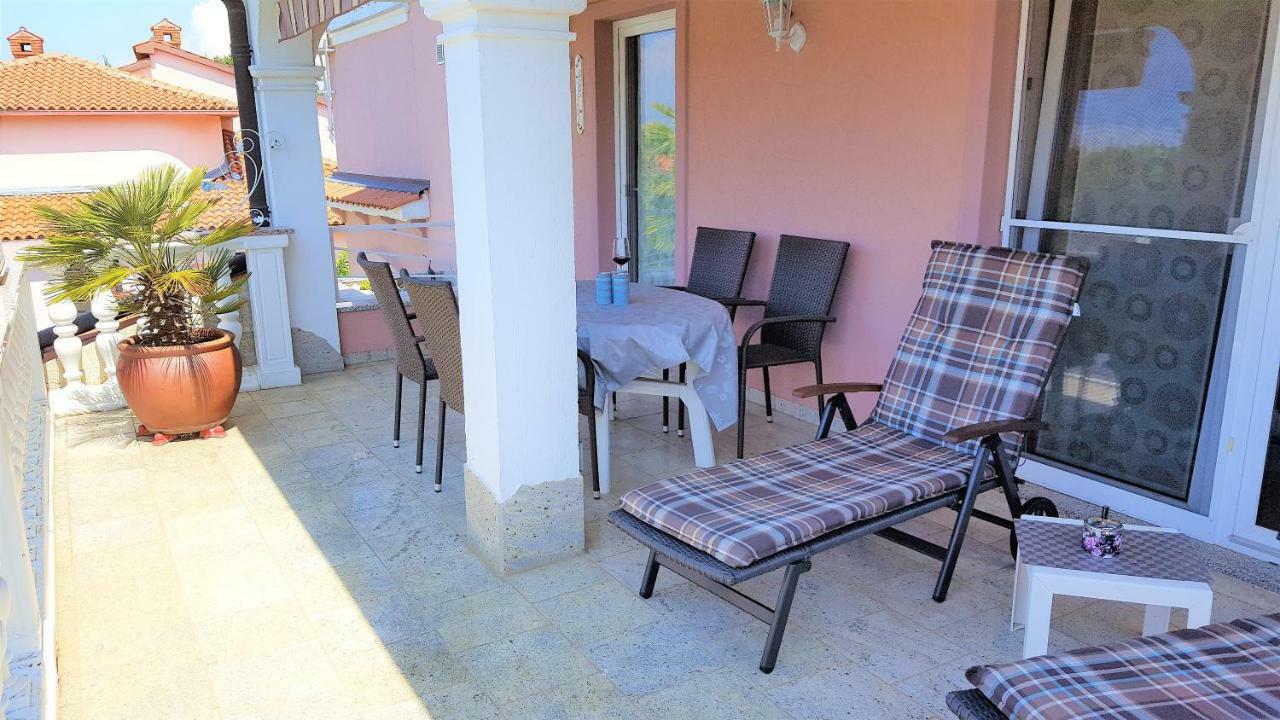 Apartment Villa Engel With Pool Пореч Екстериор снимка